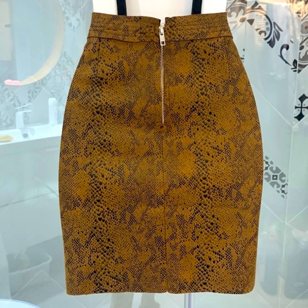 NWT 🌸Beautiful Snakeskin Faux Leather Mini Skirt - Picture 7 of 16